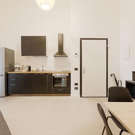 Appartamento Cozy Corner With Balcony And Private Garage! Milano Esterno foto