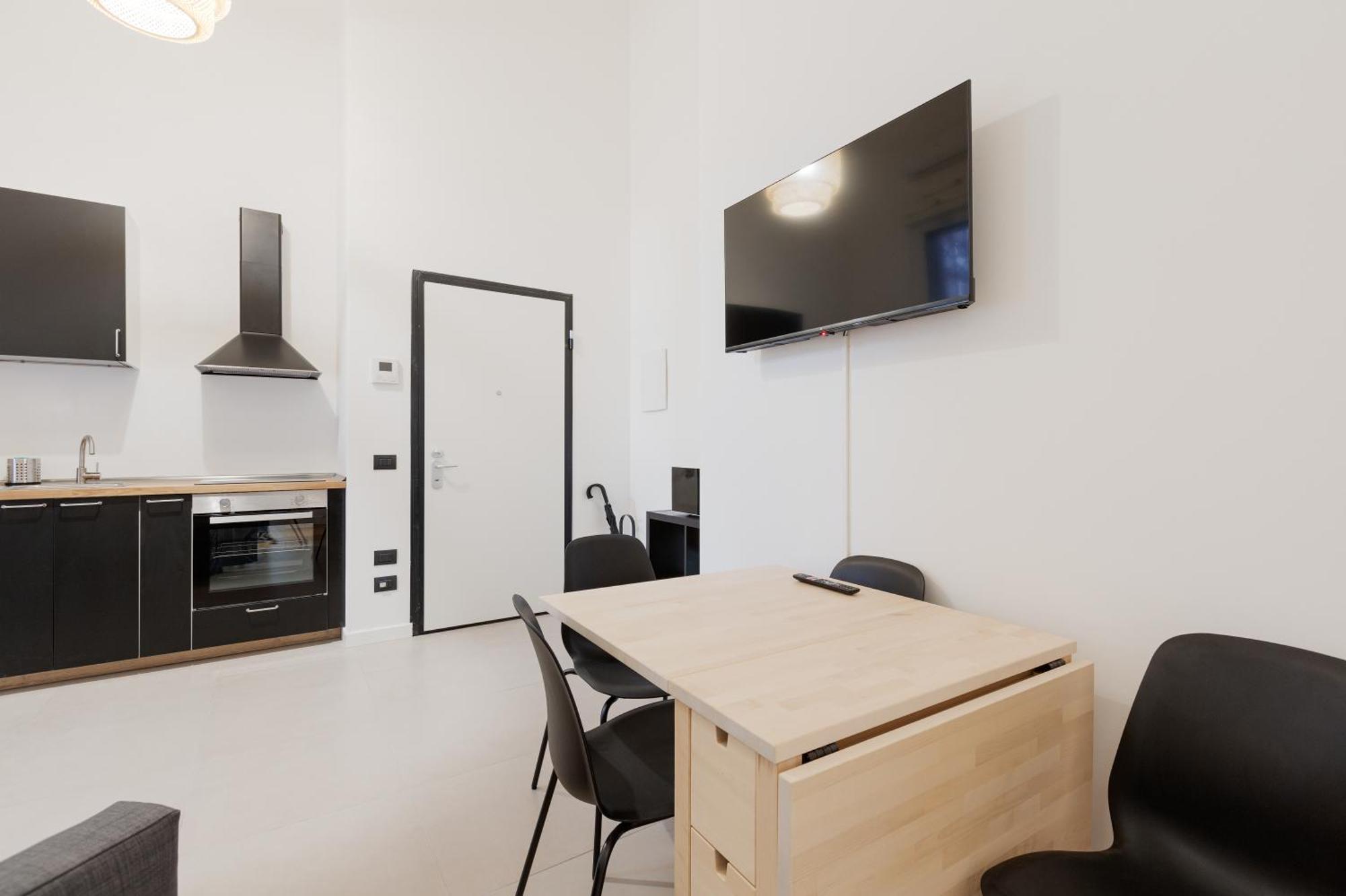 Appartamento Cozy Corner With Balcony And Private Garage! Milano Esterno foto