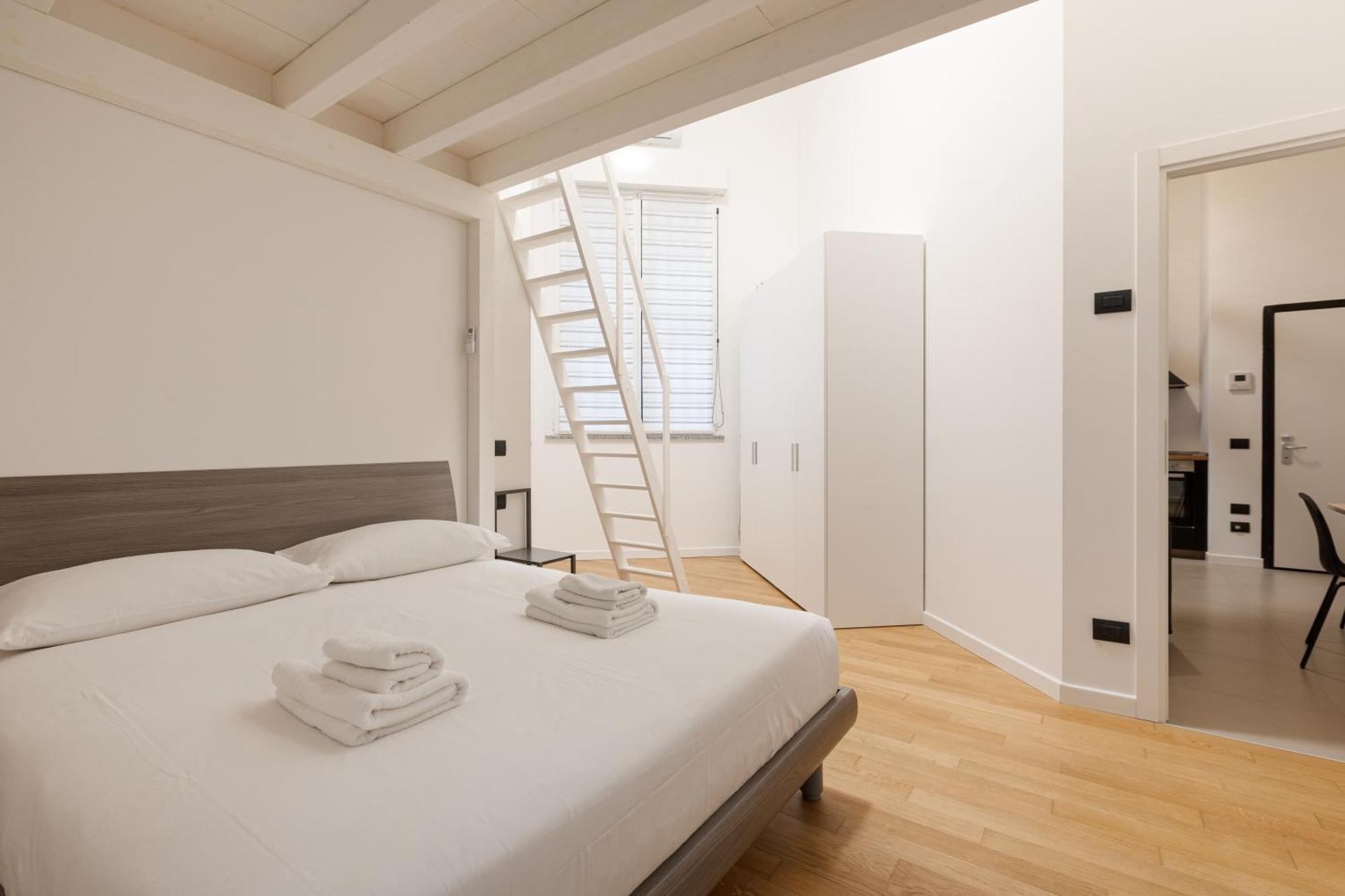 Appartamento Cozy Corner With Balcony And Private Garage! Milano Esterno foto