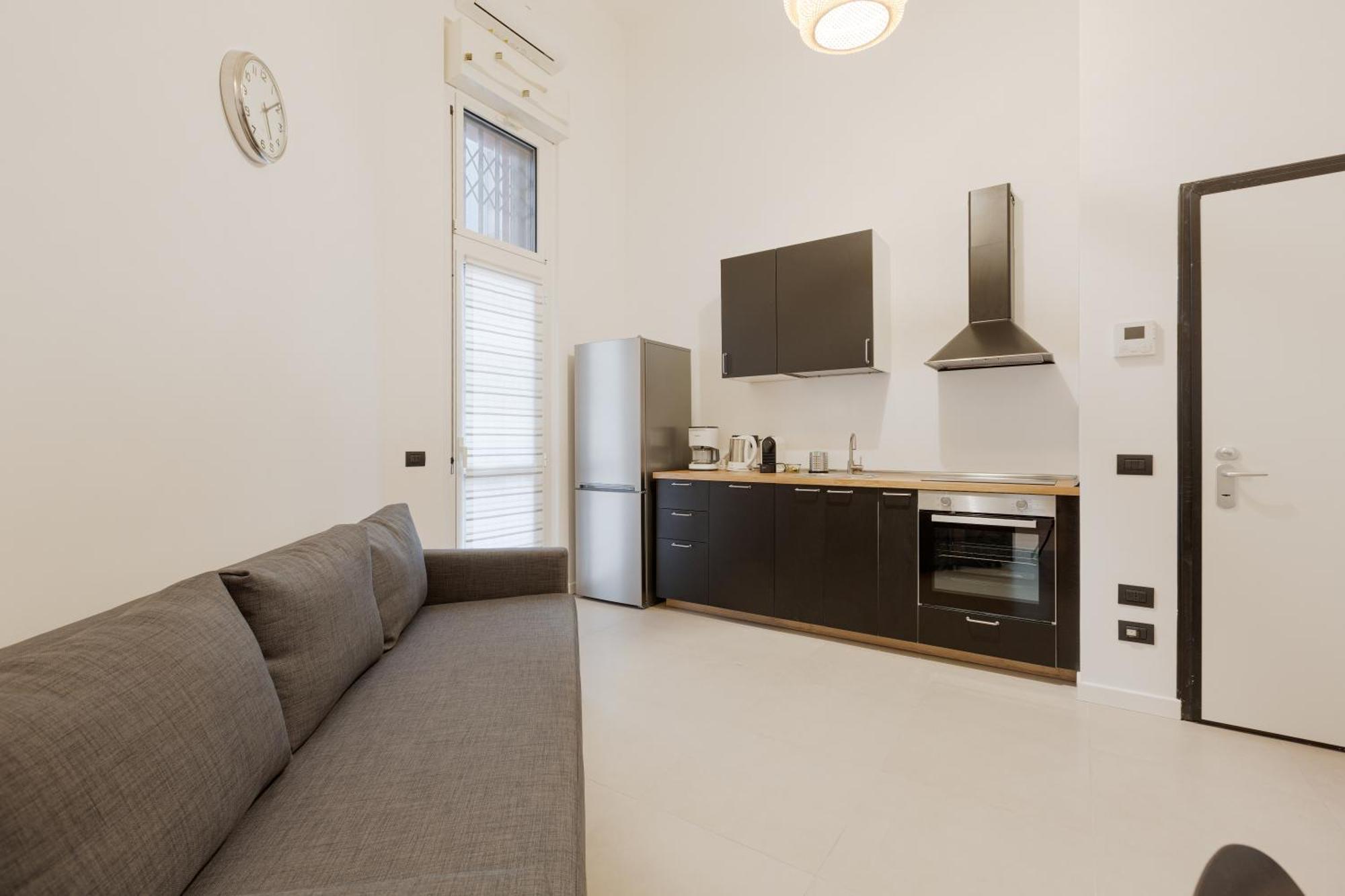 Appartamento Cozy Corner With Balcony And Private Garage! Milano Esterno foto