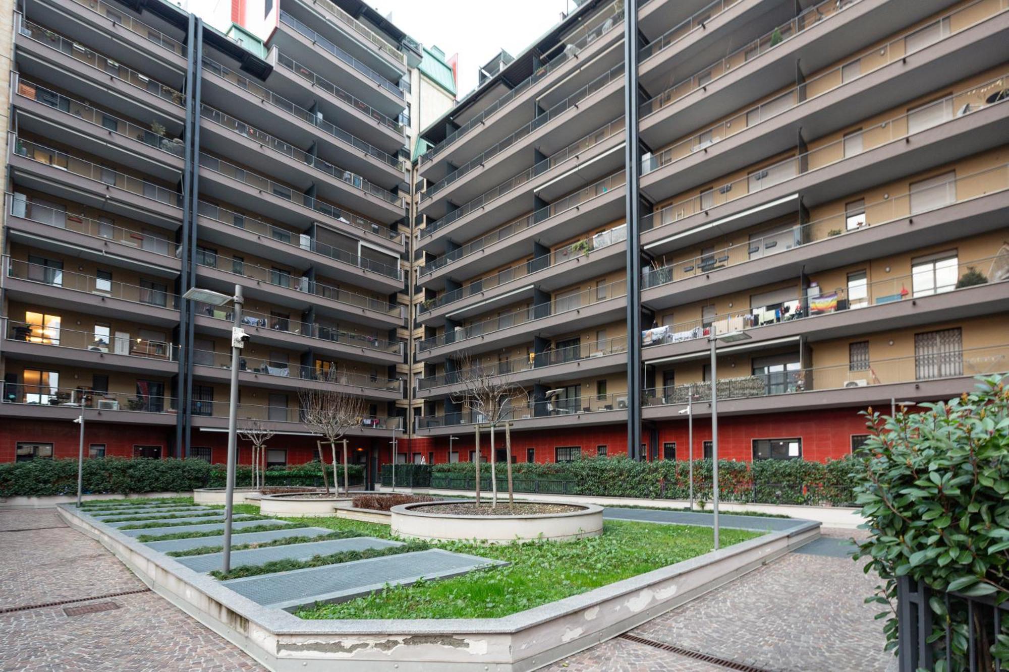 Appartamento Cozy Corner With Balcony And Private Garage! Milano Esterno foto